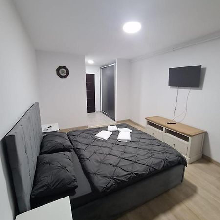 Garsoniera Lux Lorena&Kevin 피테슈티 외부 사진